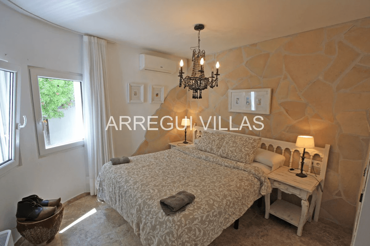Villa con vistas abiertas en Dénia - Montgó