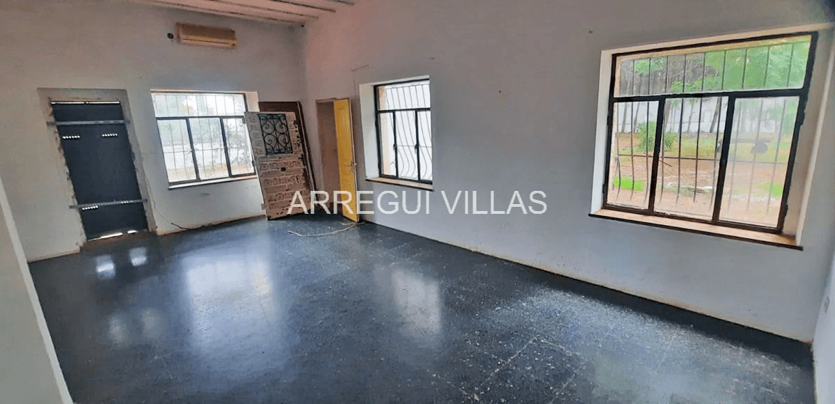 Amplia villa en venta en Las Rotas - Dénia