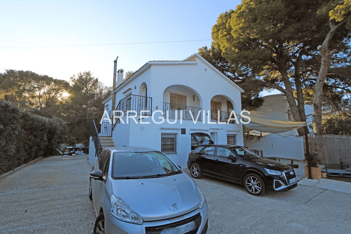 Chalet con 2 viviendas en Las Rotas, Dénia