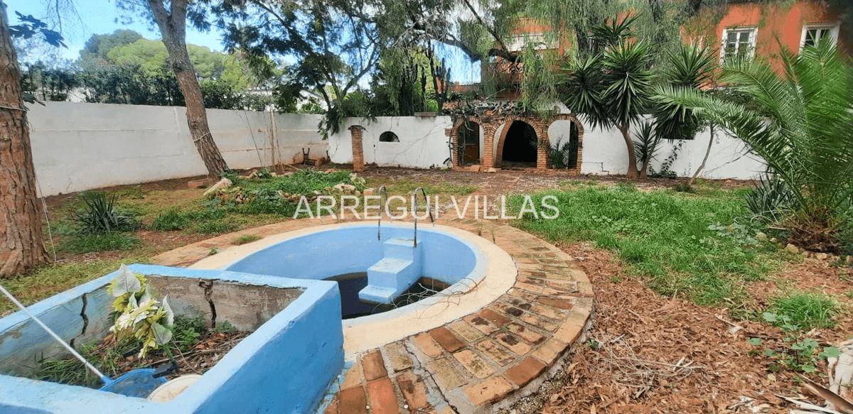 Amplia villa en venta en Las Rotas - Dénia