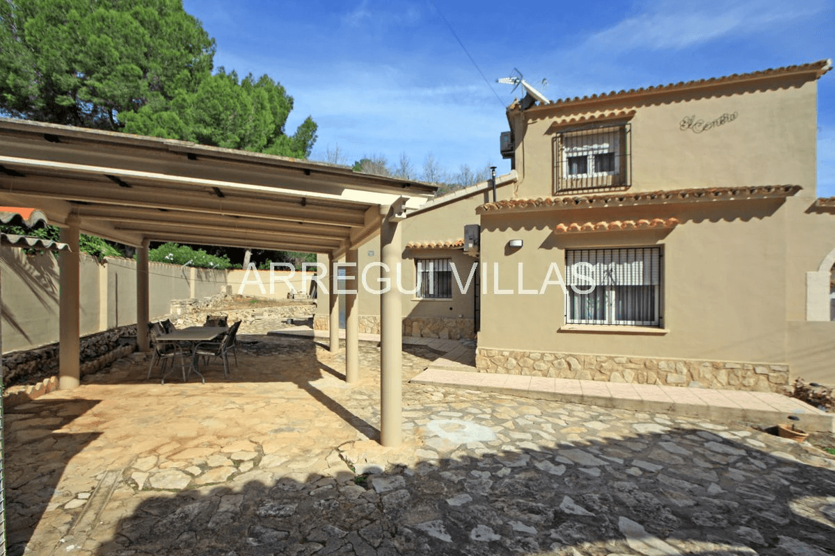 Chalet con 4 dormitorios en venta en Dénia/El Montgó