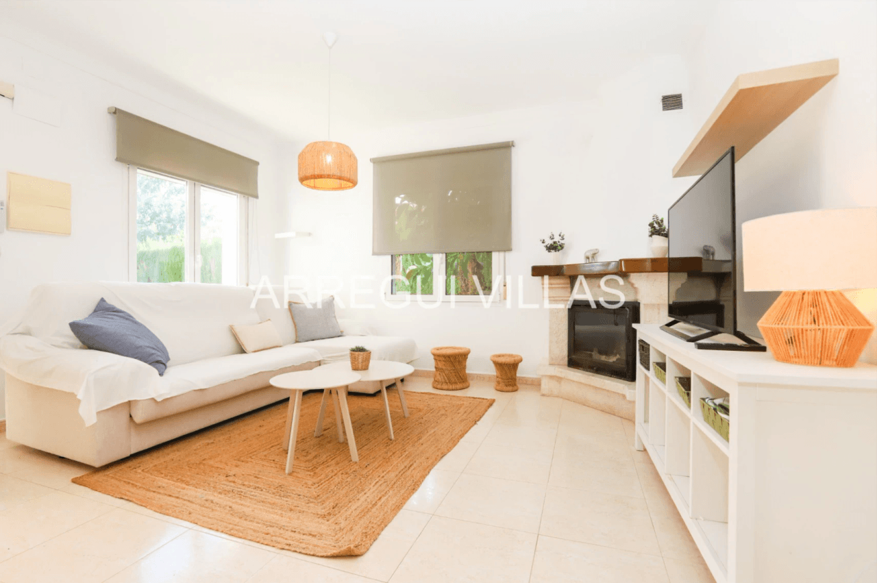 Chalet en venta de 3 dormitorios con piscina en Els Poblets