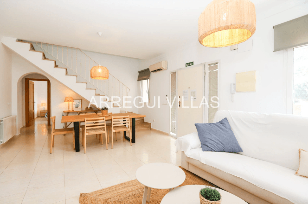 Chalet en venta de 3 dormitorios con piscina en Els Poblets