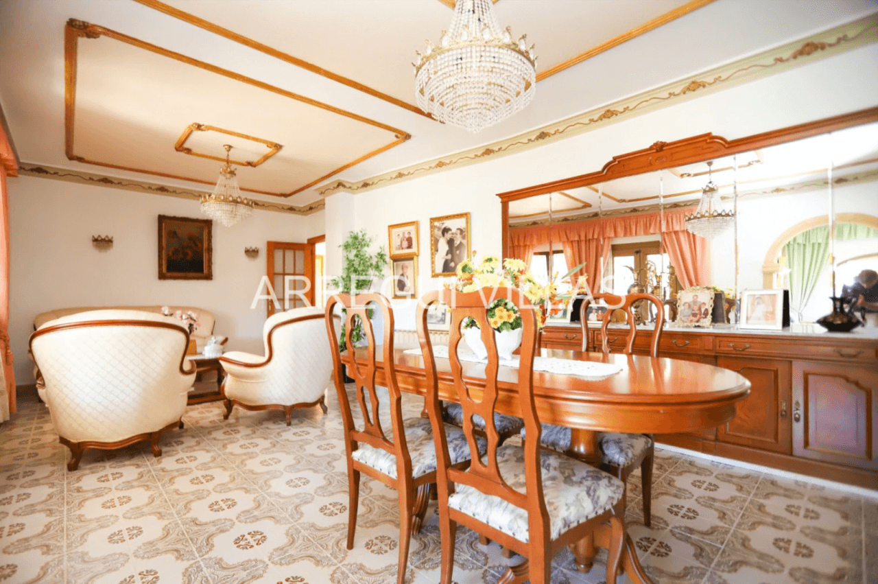 Amplio chalet en venta en Dénia