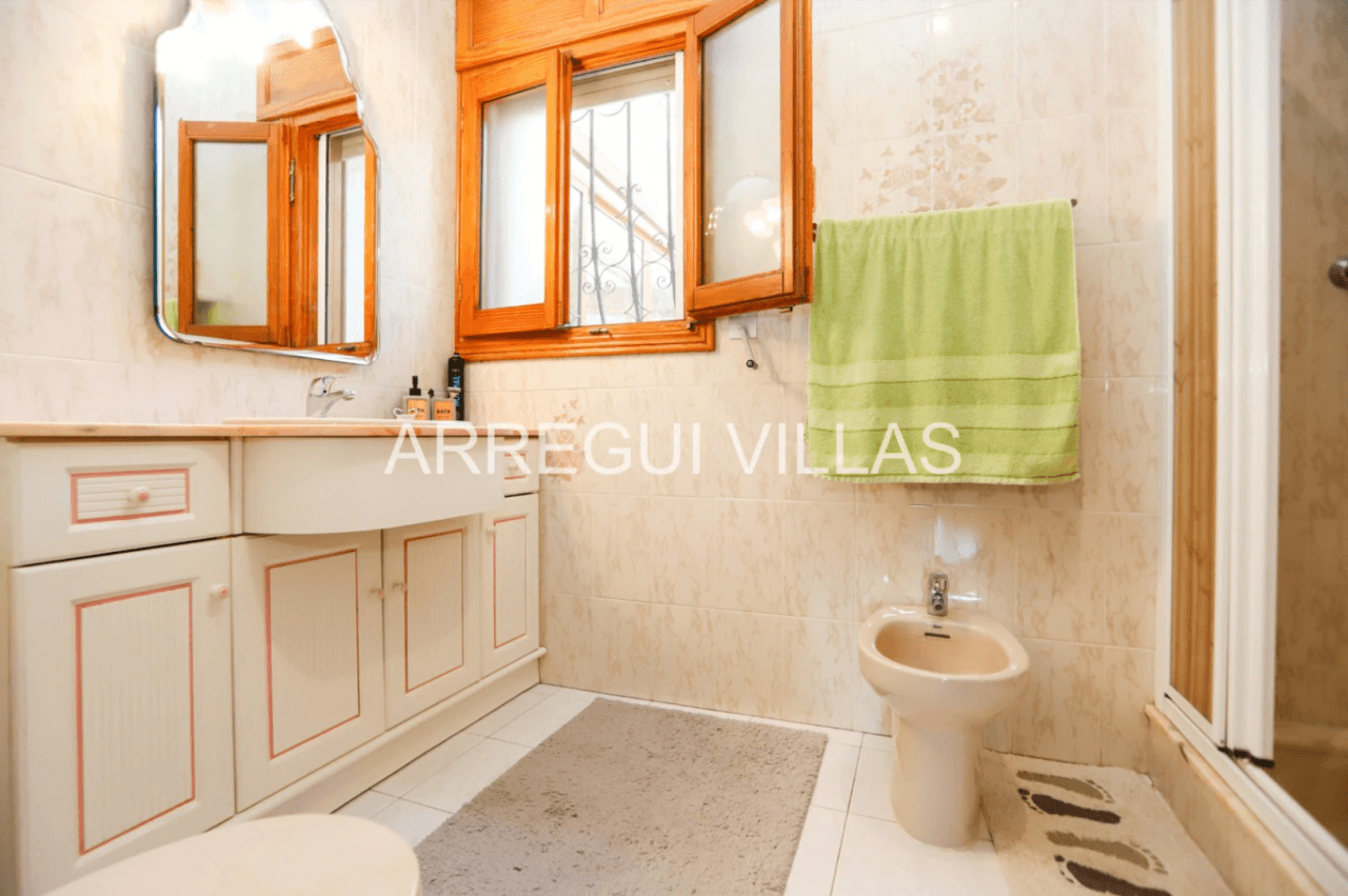 Amplia villa con vistas abiertas en Dénia