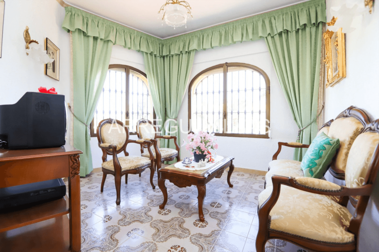 Amplio chalet en venta en Dénia