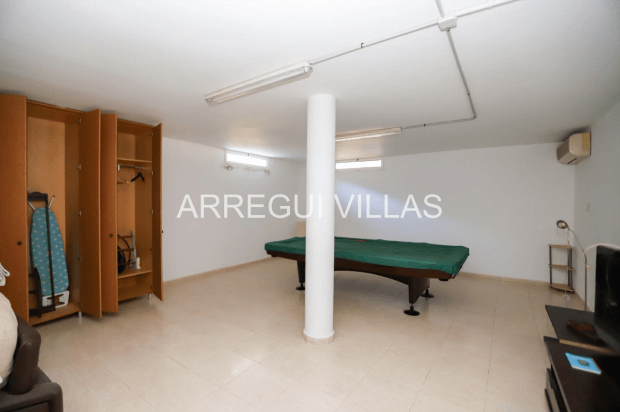 Chalet en venta de 3 dormitorios con piscina en Els Poblets