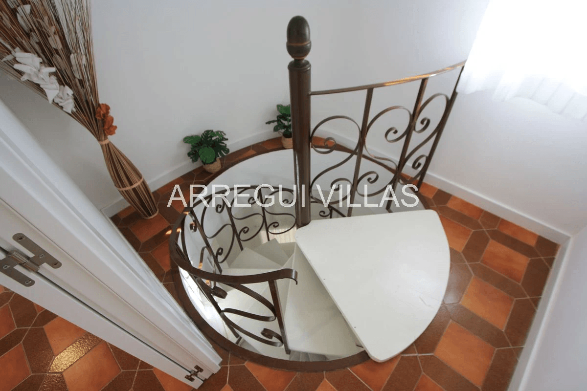 Chalet con 4 dormitorios en venta en Dénia/El Montgó