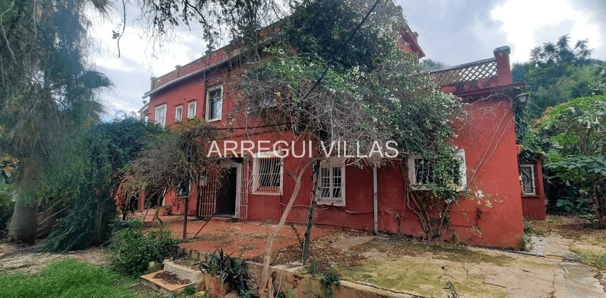 Amplia villa en venta en Las Rotas - Dénia