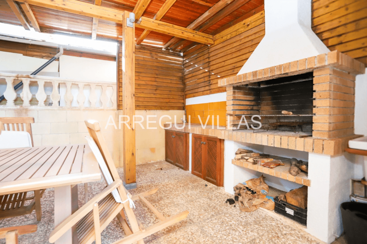 Chalet en venta de 3 dormitorios con piscina en Els Poblets