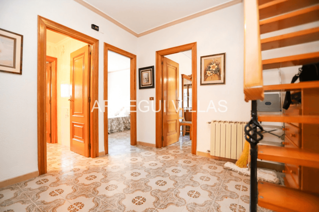 Amplio chalet en venta en Dénia
