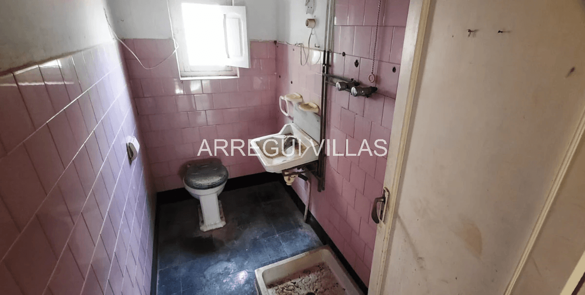 Amplia villa en venta en Las Rotas - Dénia
