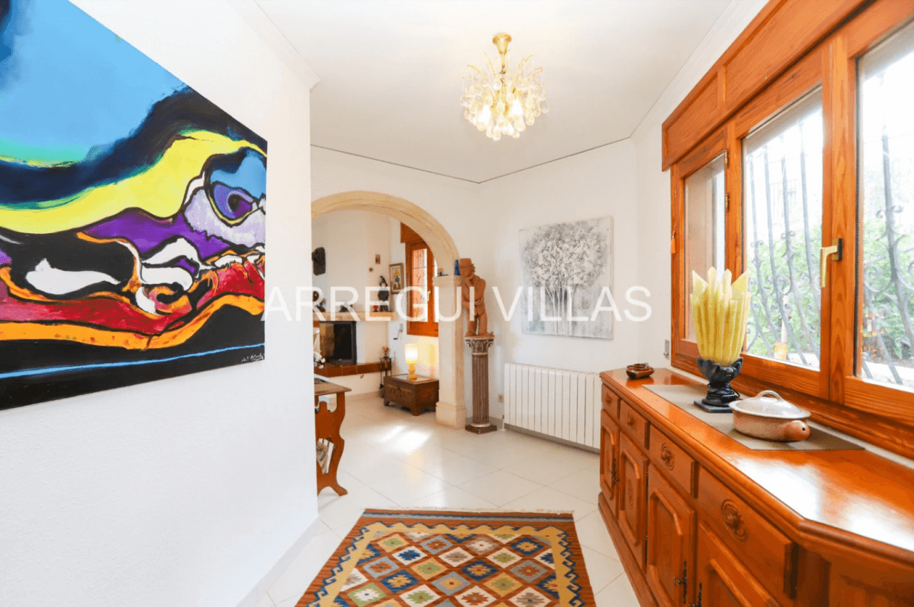 Amplia villa con vistas abiertas en Dénia