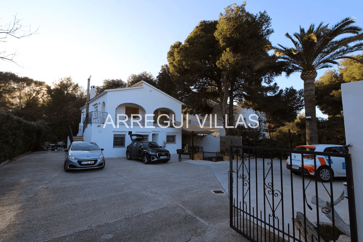 Chalet con 2 viviendas en Las Rotas, Dénia