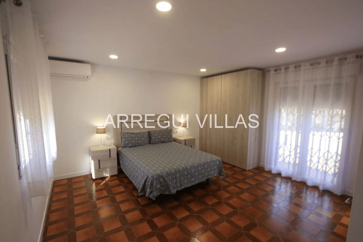 Chalet con 4 dormitorios en venta en Dénia/El Montgó