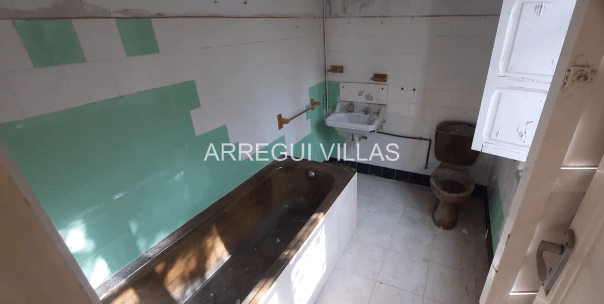 Amplia villa en venta en Las Rotas - Dénia