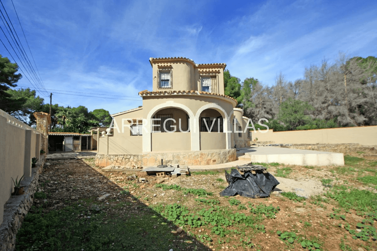Chalet con 4 dormitorios en venta en Dénia/El Montgó