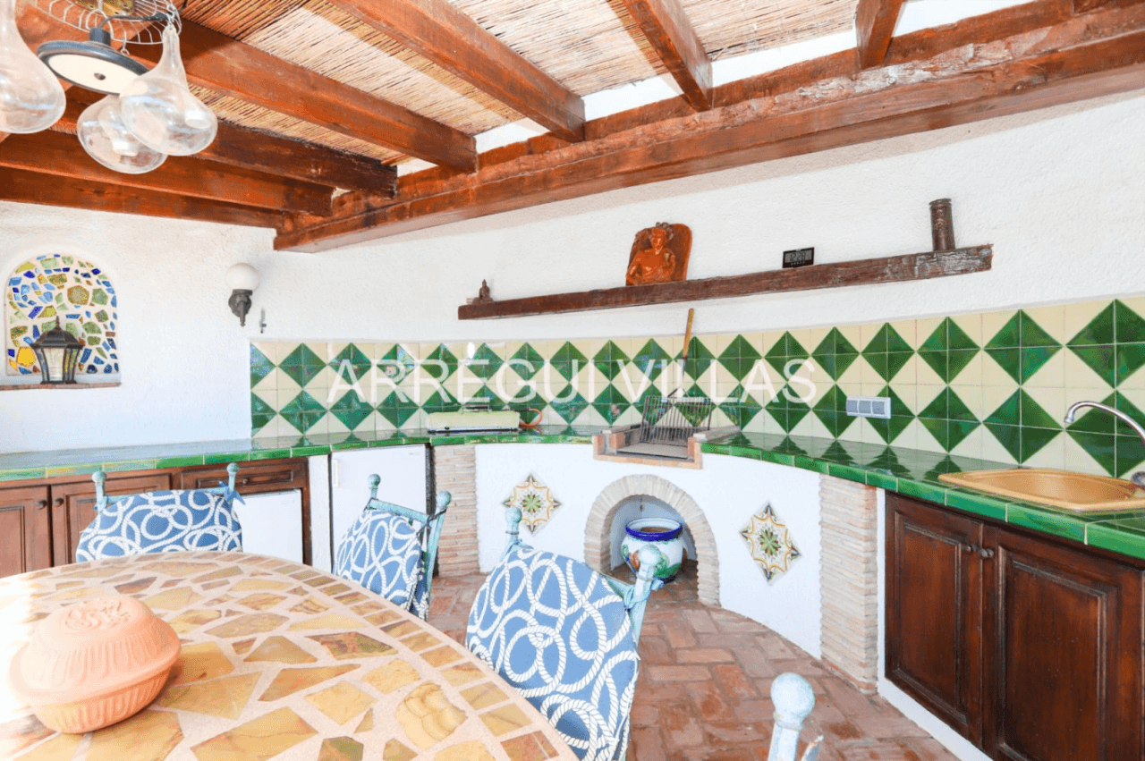 Amplia villa con vistas abiertas en Dénia