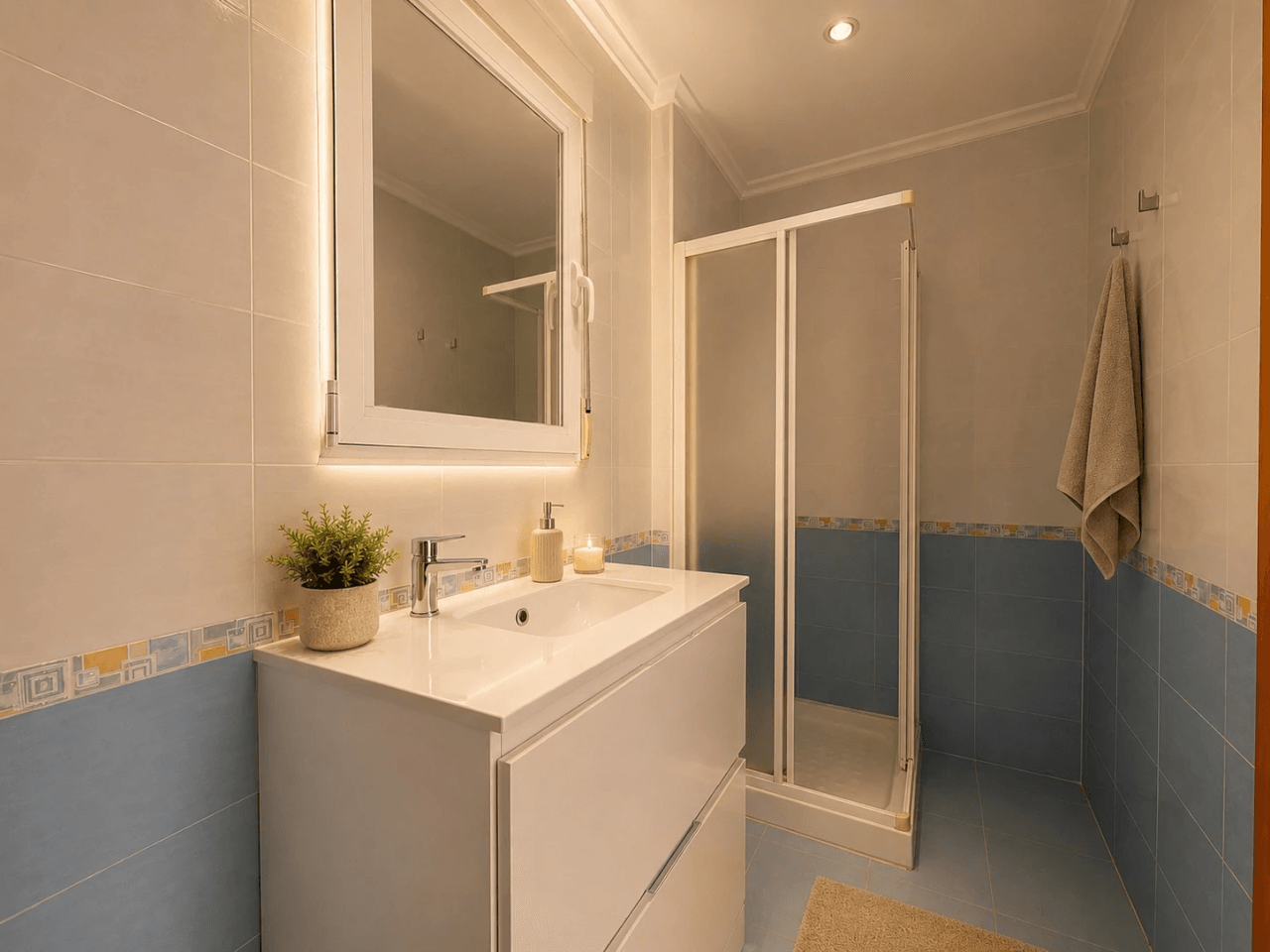 Exclusivo Ático Dúplex en Dénia con Gran Terraza, Vistas al Castillo y Garaje