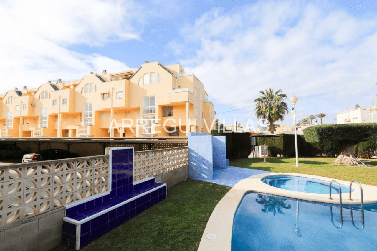 Apartamento en venta de 2 dormitorios en Denia, Las Marinas