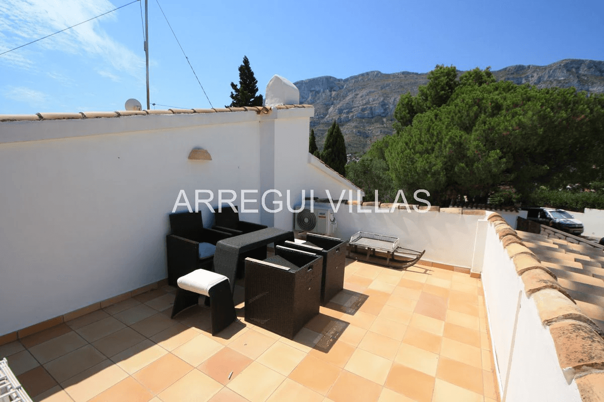 Villa con vistas abiertas en Dénia - Montgó