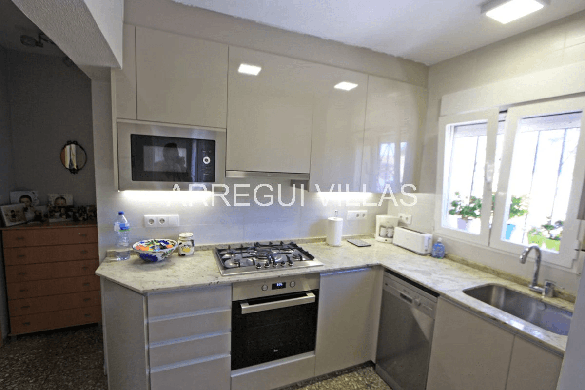 Chalet con 4 dormitorios en venta en Dénia/El Montgó