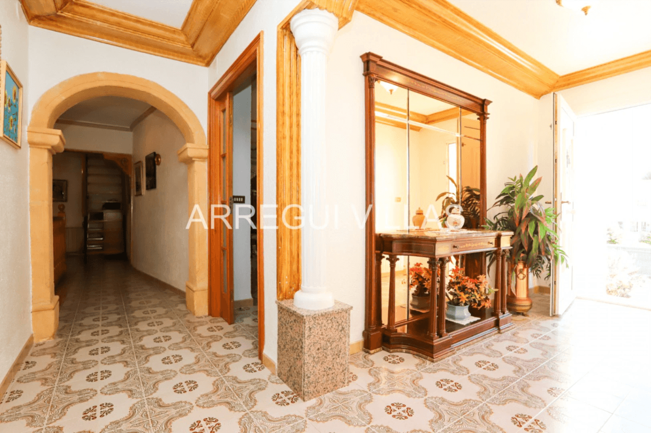 Amplio chalet en venta en Dénia