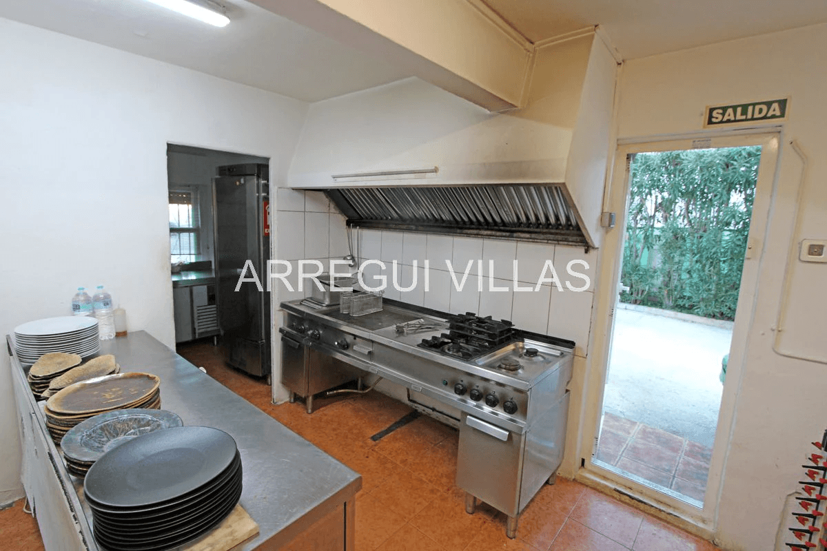 Chalet con 2 viviendas en Las Rotas, Dénia