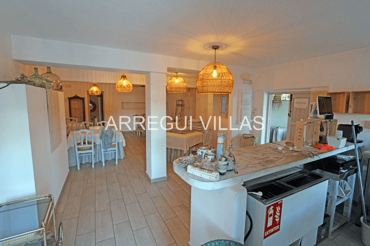 Chalet con 2 viviendas en Las Rotas, Dénia