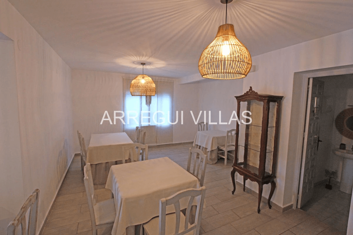 Chalet con 2 viviendas en Las Rotas, Dénia
