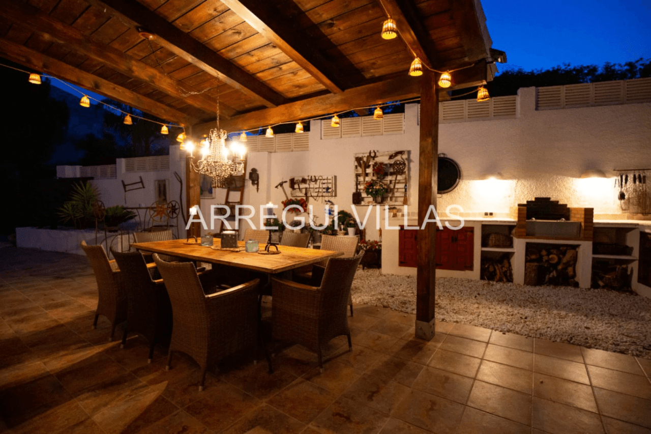 Villa con vistas abiertas en Dénia - Montgó