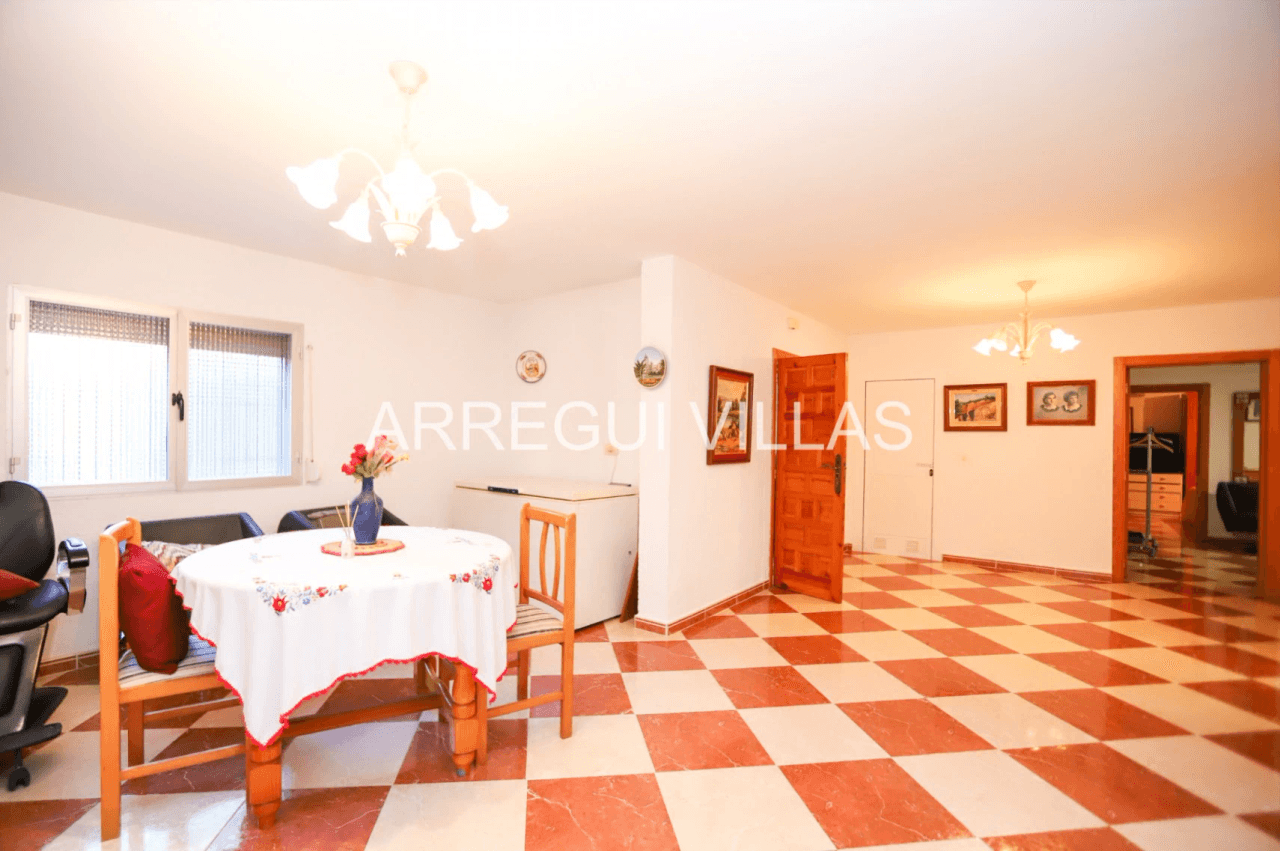 Amplio chalet en venta en Dénia