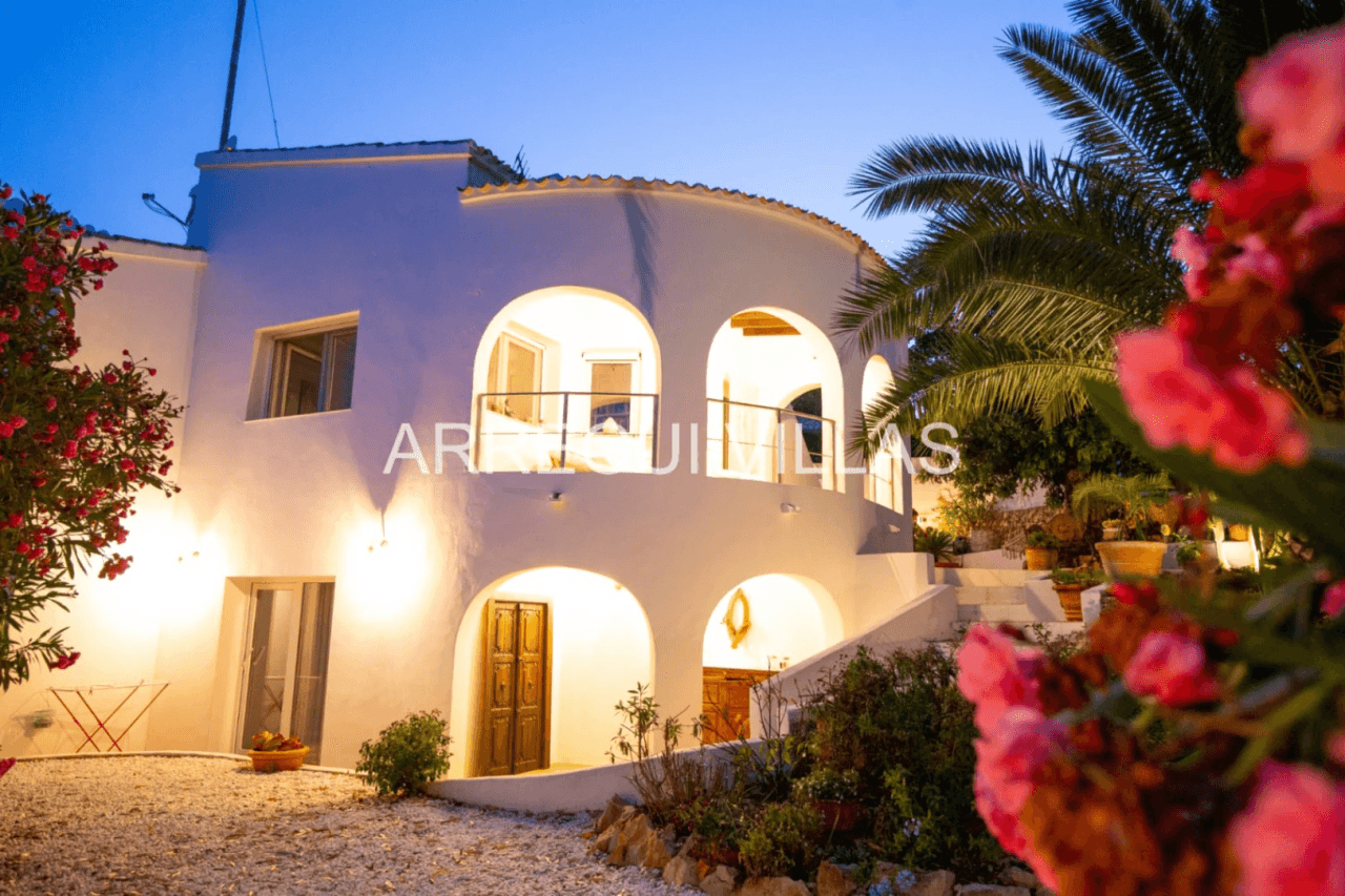 Villa con vistas abiertas en Dénia - Montgó