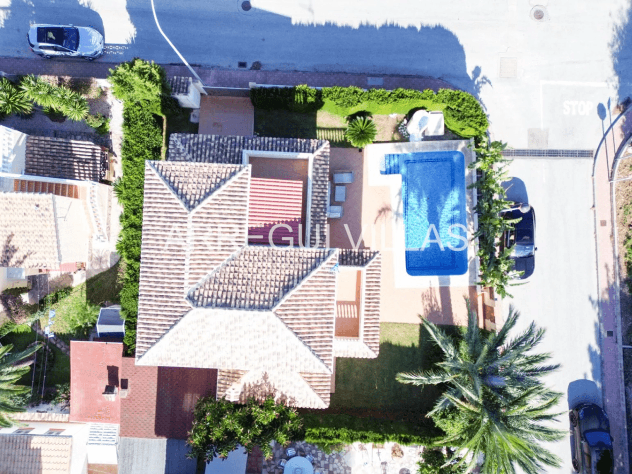 Chalet en venta de 3 dormitorios con piscina en Els Poblets