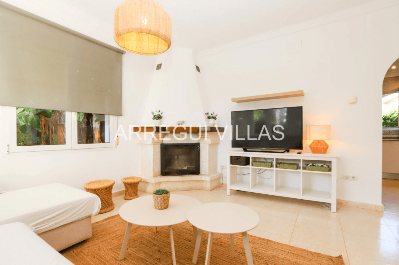 Chalet en venta de 3 dormitorios con piscina en Els Poblets