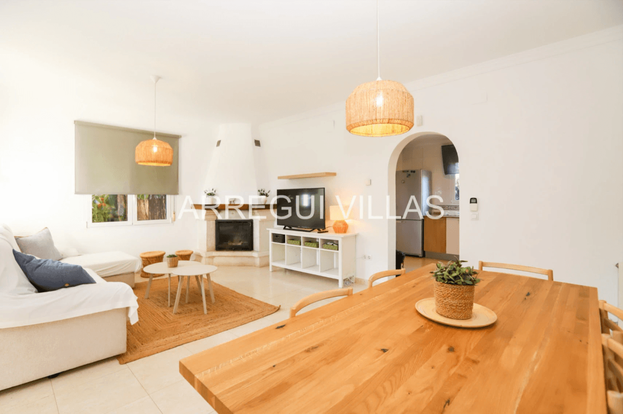 Chalet en venta de 3 dormitorios con piscina en Els Poblets