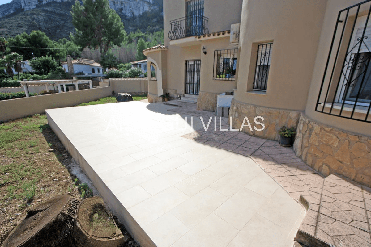 Chalet con 4 dormitorios en venta en Dénia/El Montgó