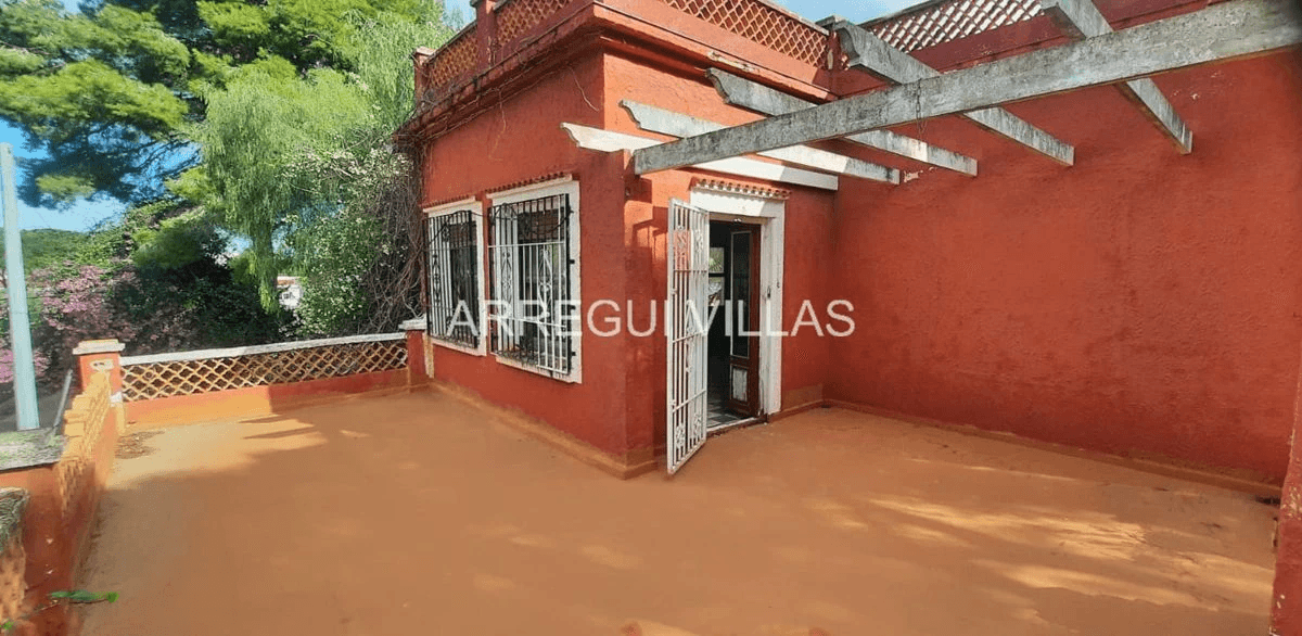 Amplia villa en venta en Las Rotas - Dénia