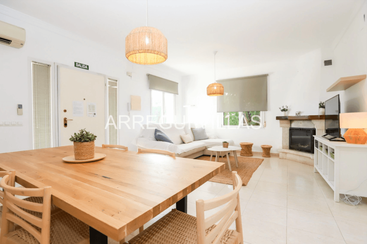 Chalet en venta de 3 dormitorios con piscina en Els Poblets