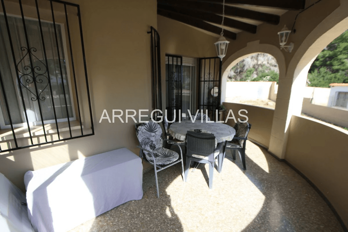 Chalet con 4 dormitorios en venta en Dénia/El Montgó