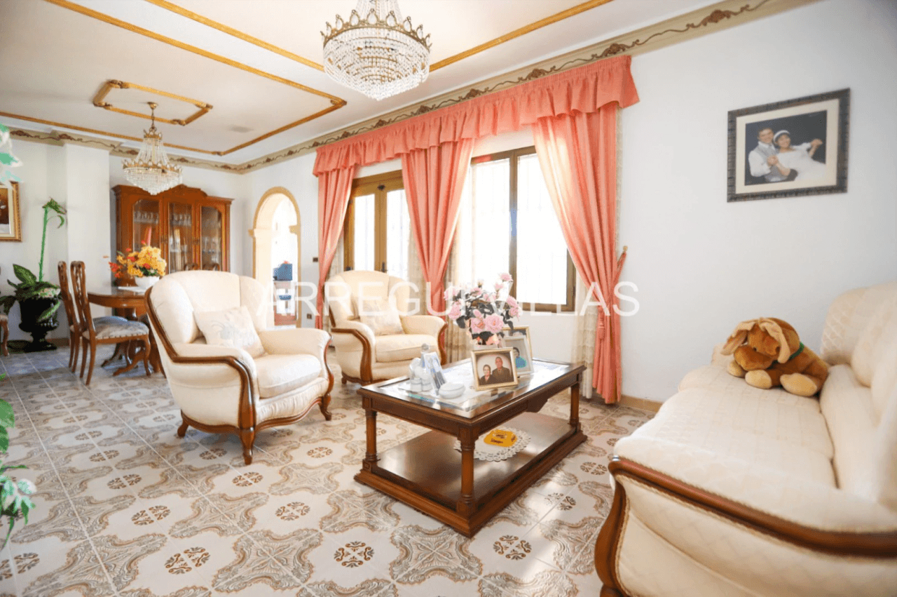 Amplio chalet en venta en Dénia