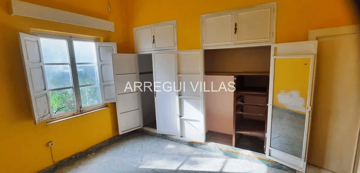 Amplia villa en venta en Las Rotas - Dénia