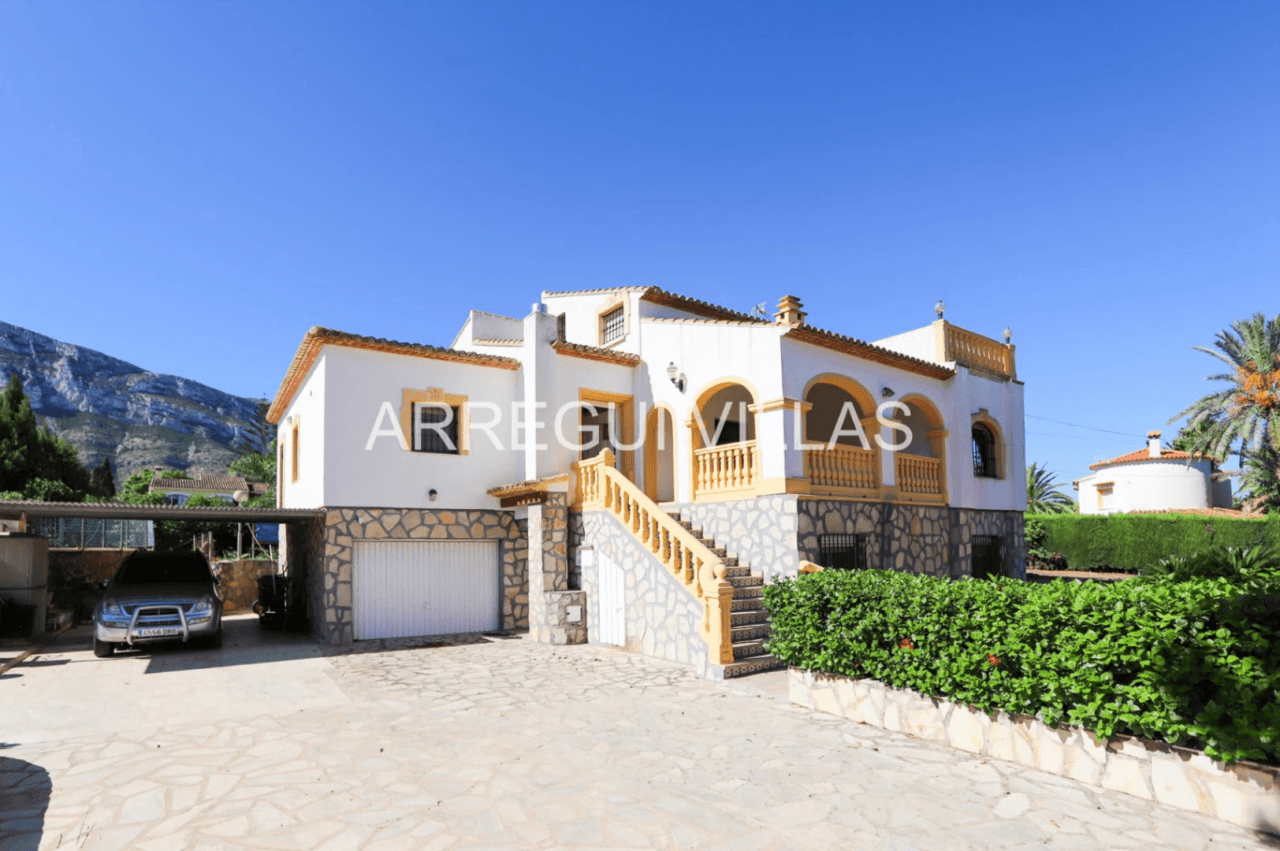Amplio chalet en venta en Dénia