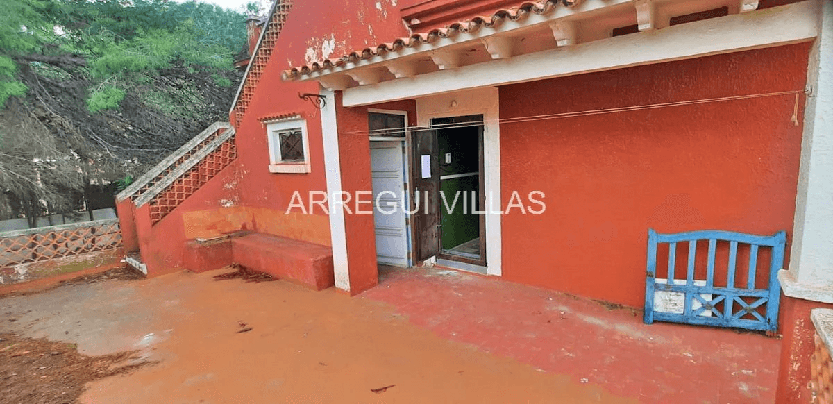 Amplia villa en venta en Las Rotas - Dénia