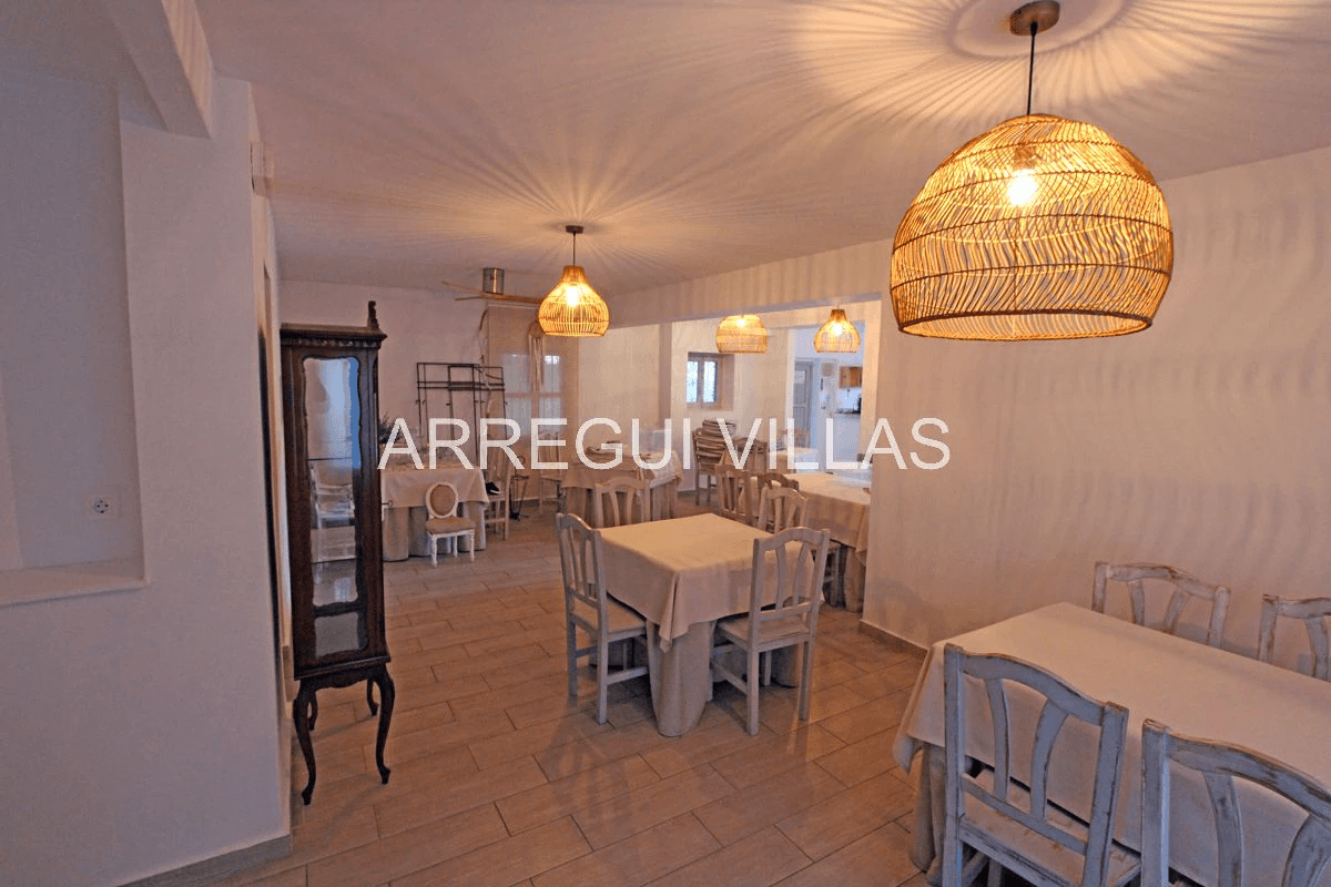 Chalet con 2 viviendas en Las Rotas, Dénia