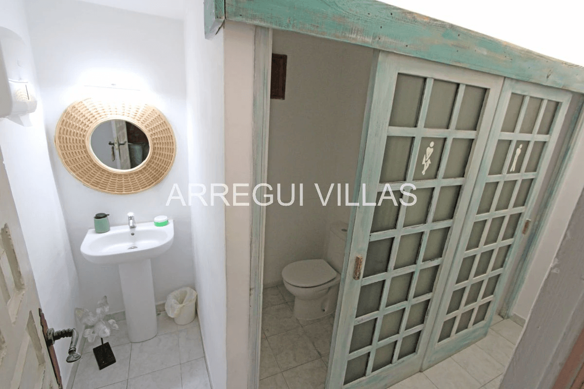 Chalet con 2 viviendas en Las Rotas, Dénia