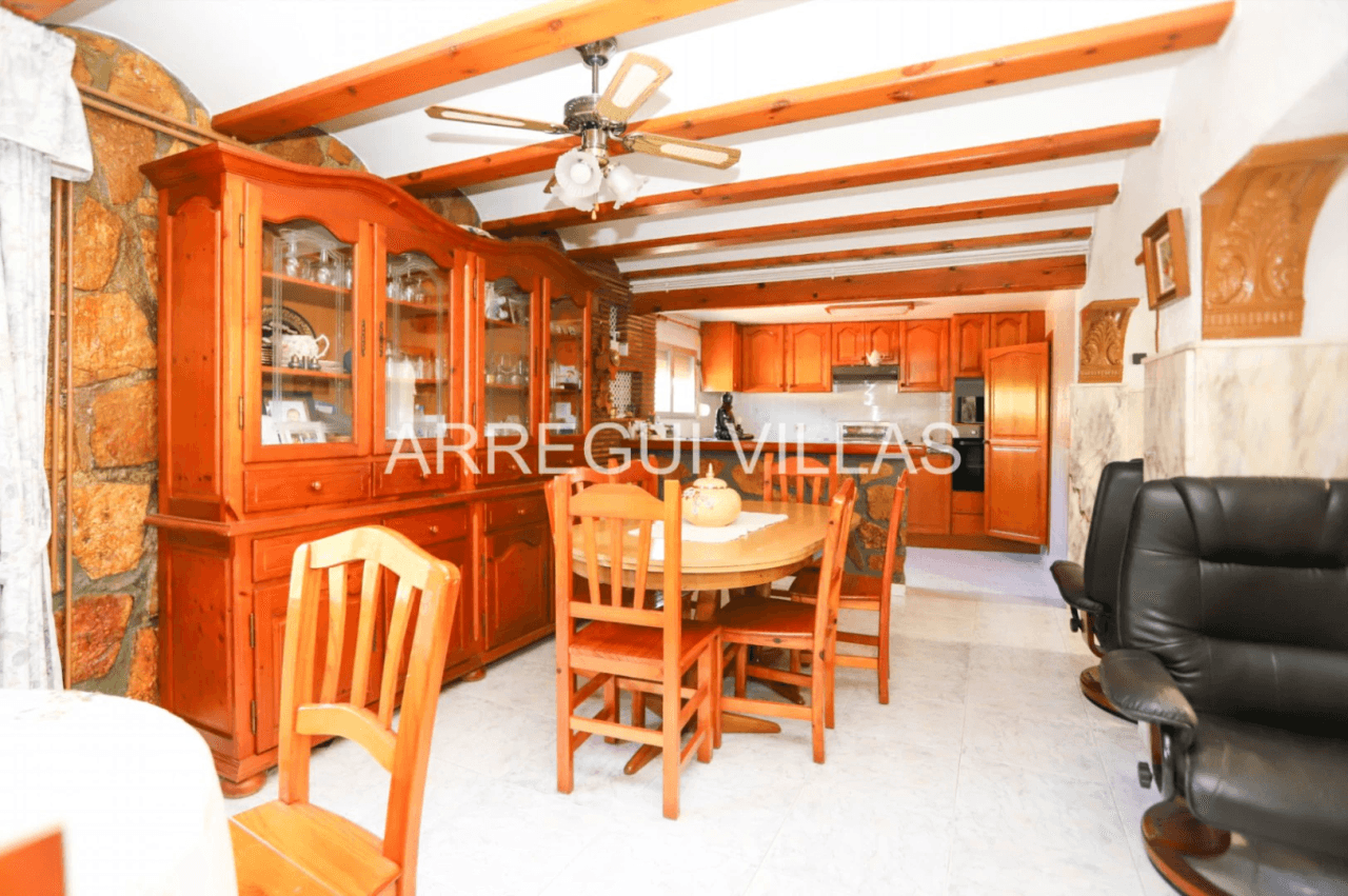 Amplio chalet en venta en Dénia