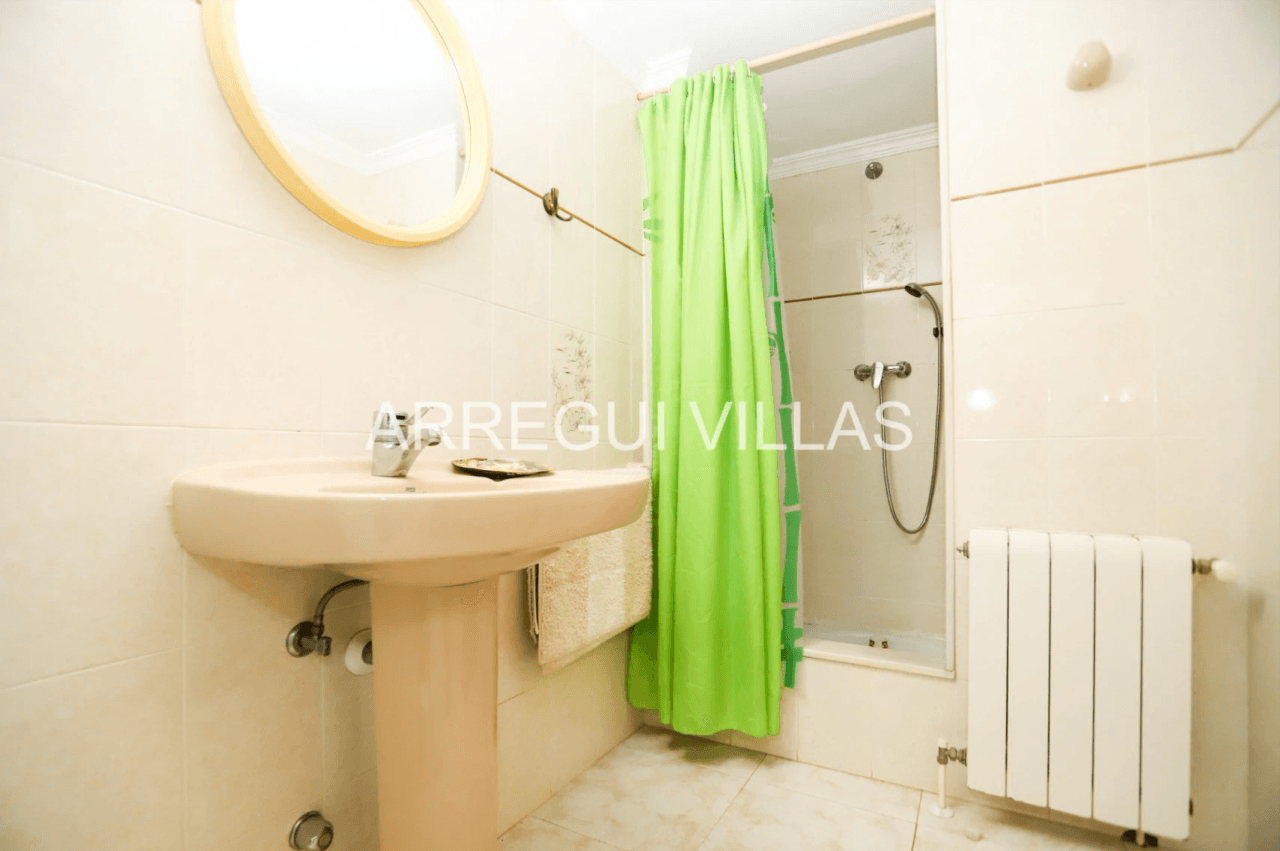 Amplia villa con vistas abiertas en Dénia