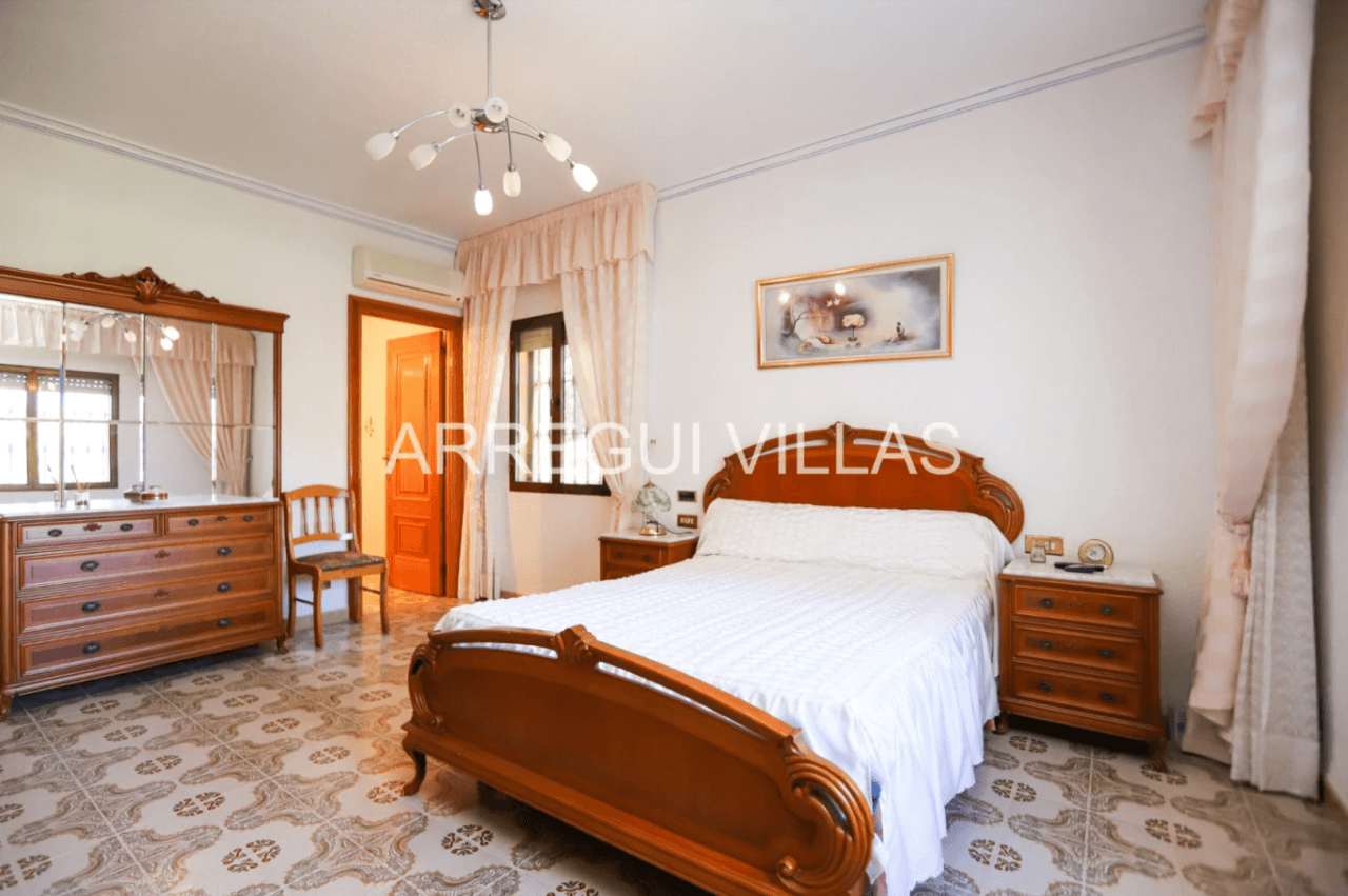 Amplio chalet en venta en Dénia
