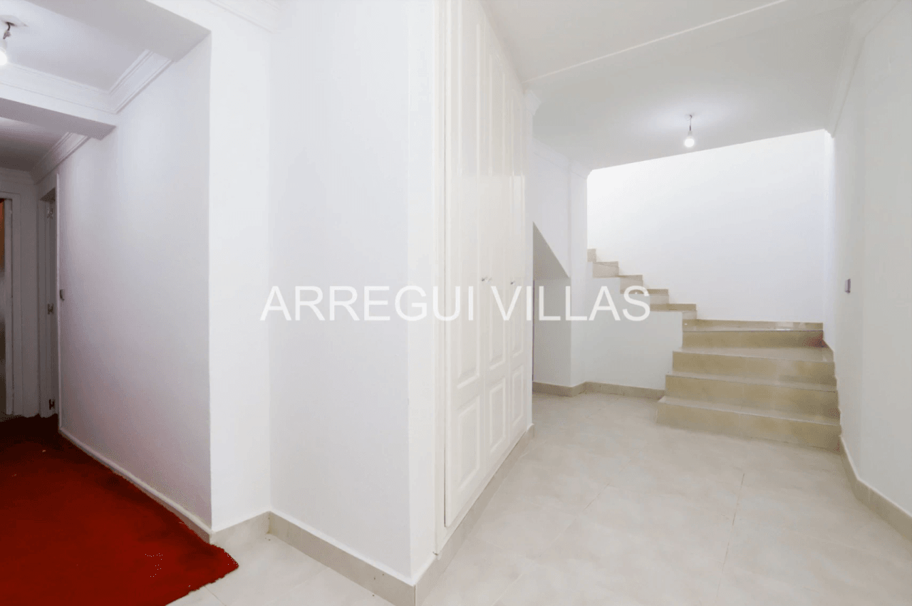 Amplia villa con vistas y sol en venta en Dénia - Montgó